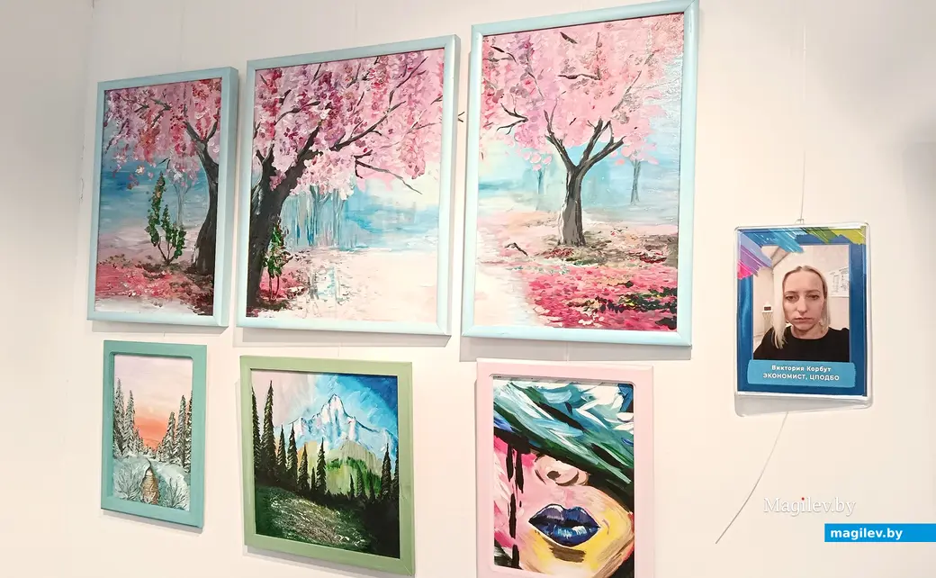 16.05.2025 г. На выставке «Арт-шок» в Глусском краеведческом музее. Работы Виктории Корбут.