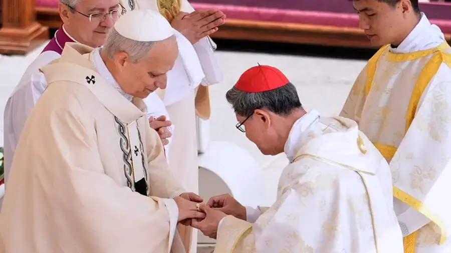 18 мая 2035 года. Церемония интронизации папы римского Льва XIV началась в Ватикане. Фото: Reuters.