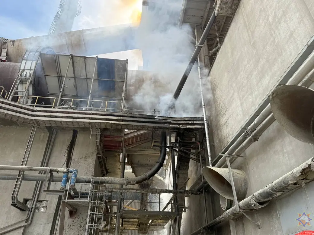 19.05.2025 г. Костюковичи, пожар в цеху Белорусского цементного завода. Фото: Могилевское областное УМЧС