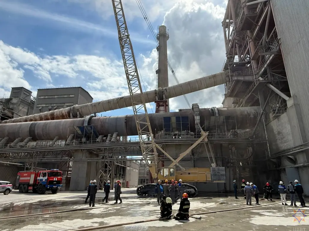 19.05.2025 г. Костюковичи, пожар в цеху Белорусского цементного завода. Фото: Могилевское областное УМЧС