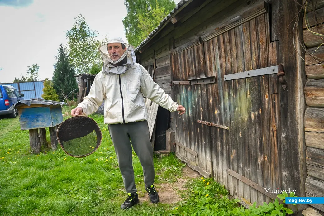 14.05.2025. д. Дубовка Бобруйского района. Пчеловод Юрий Шинкевич.