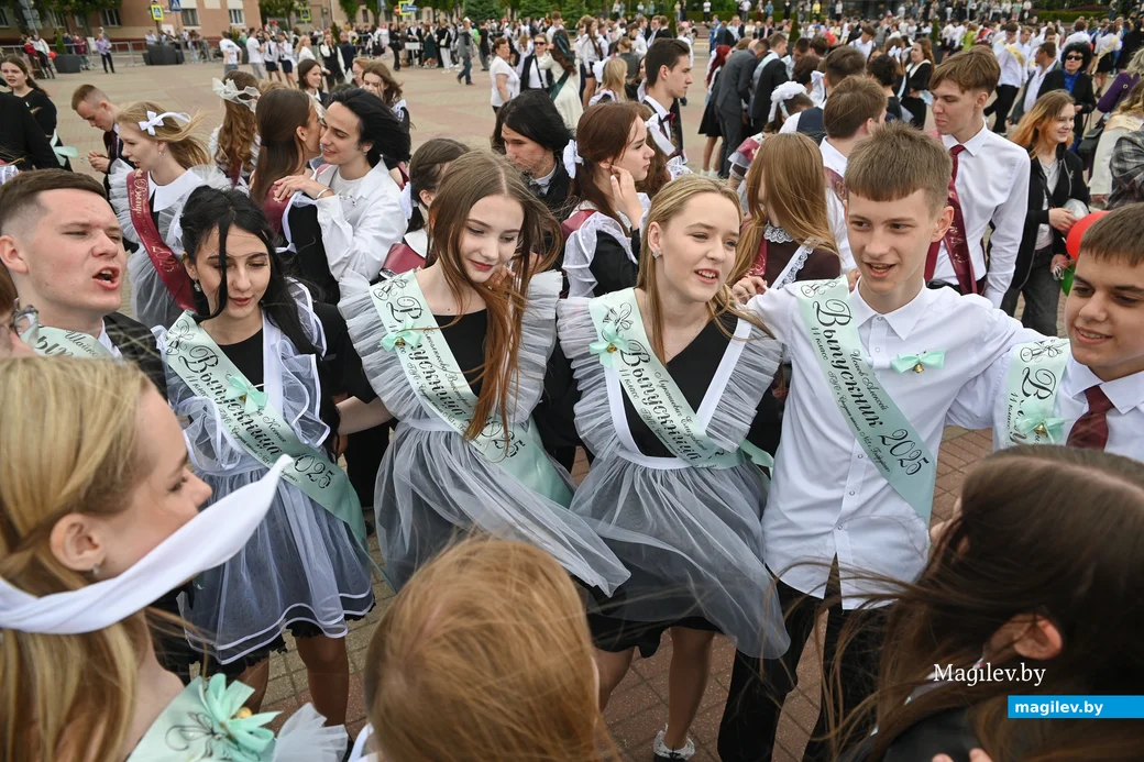 24.05.2025. Площадь Победы – площадь им. В.И.Ленина. Городской праздник «Последний звонок».