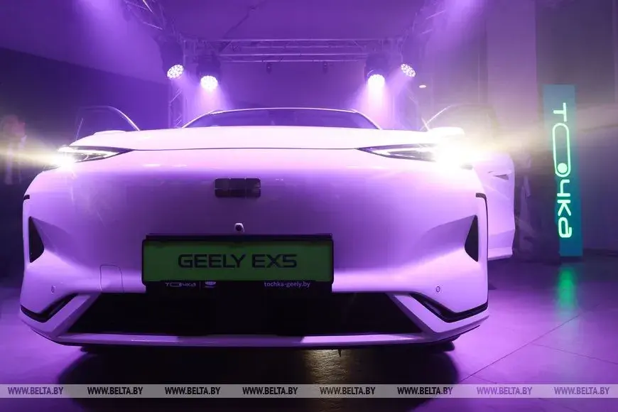 23 мая 2025 года. Первый собранный в Беларуси электромобиль Geely EX5 презентовали в Минске.