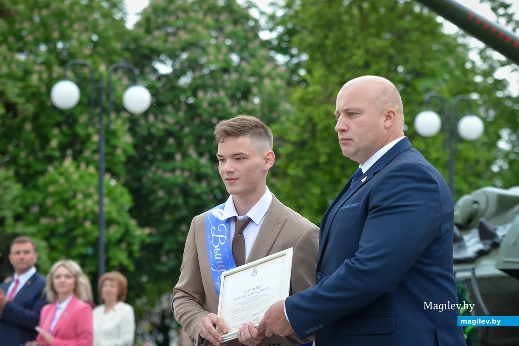 24.05.2025. Площадь Победы – площадь им. В.И.Ленина. Городской праздник «Последний звонок».