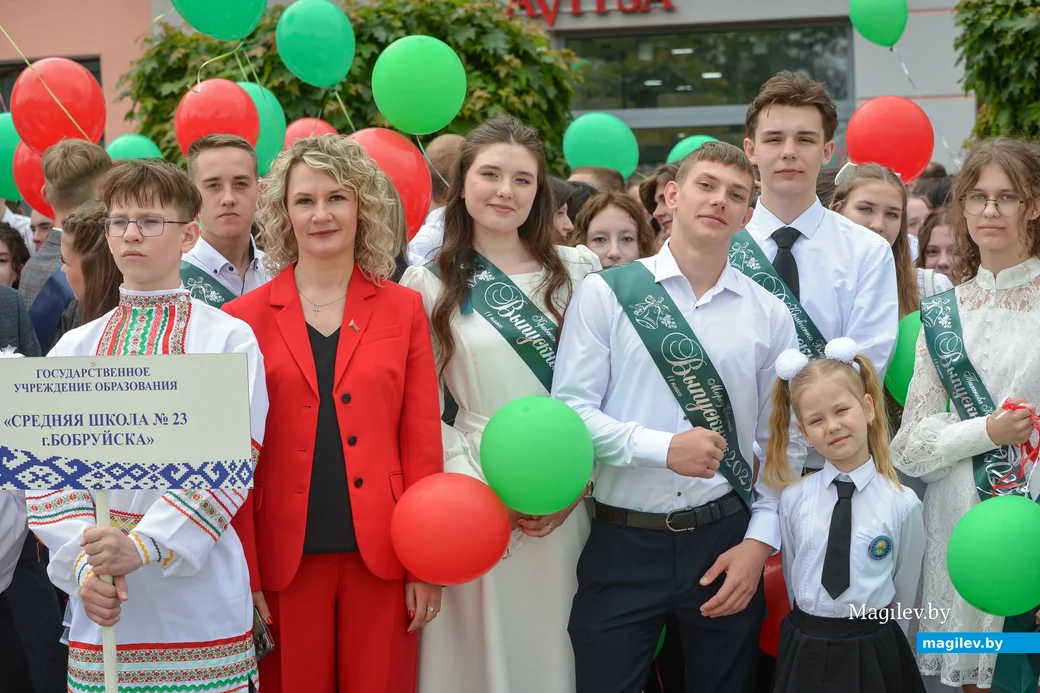24.05.2025. Площадь Победы – площадь им. В.И.Ленина. Городской праздник «Последний звонок».