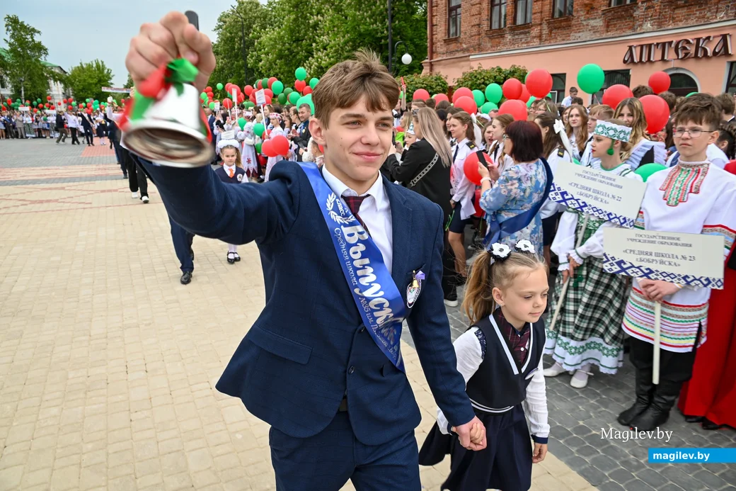 24.05.2025. Площадь Победы – площадь им. В.И.Ленина. Городской праздник «Последний звонок».
