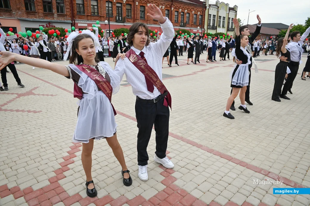 24.05.2025. Площадь Победы – площадь им. В.И.Ленина. Городской праздник «Последний звонок».