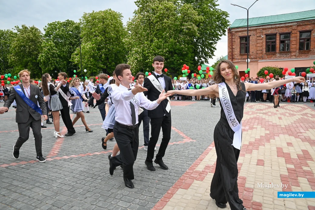 24.05.2025. Площадь Победы – площадь им. В.И.Ленина. Городской праздник «Последний звонок».