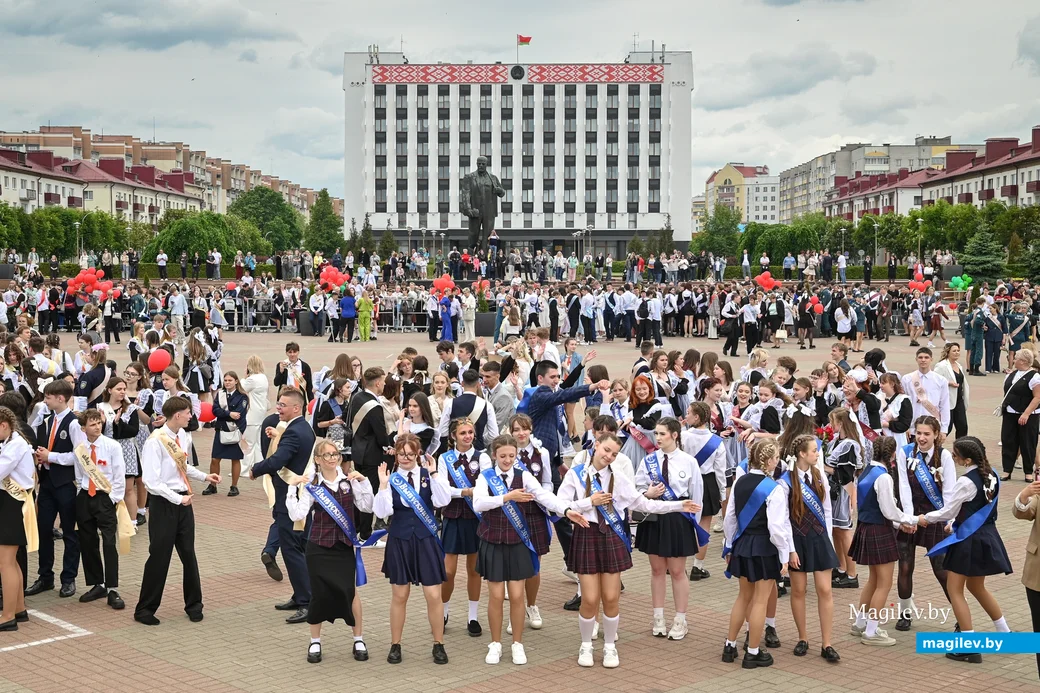 24.05.2025. Площадь Победы – площадь им. В.И.Ленина. Городской праздник «Последний звонок».