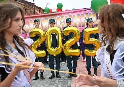 Городской «Последний звонок-2025»: наш фоторепортаж