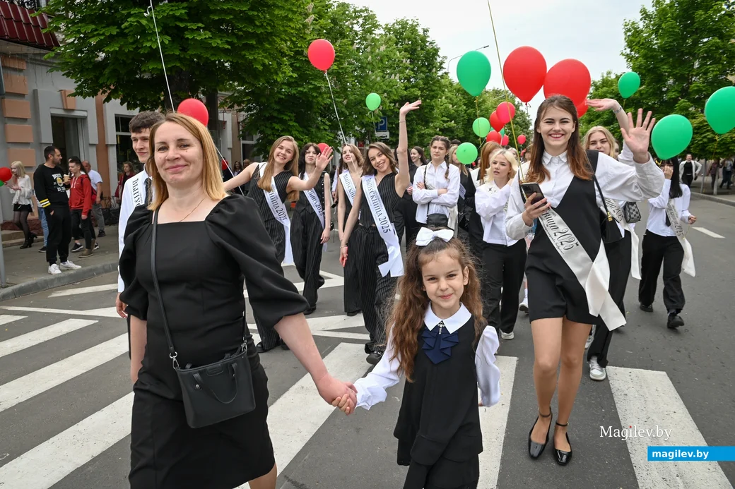 24.05.2025. Площадь Победы – площадь им. В.И.Ленина. Городской праздник «Последний звонок».