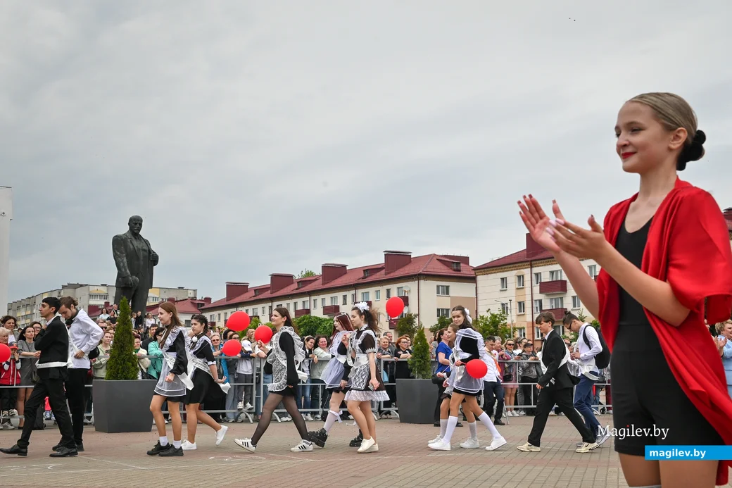 24.05.2025. Площадь Победы – площадь им. В.И.Ленина. Городской праздник «Последний звонок».