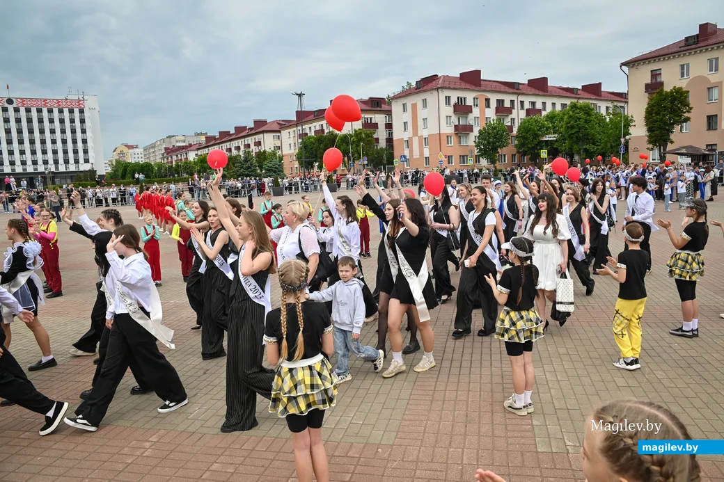 24.05.2025. Площадь Победы – площадь им. В.И.Ленина. Городской праздник «Последний звонок».