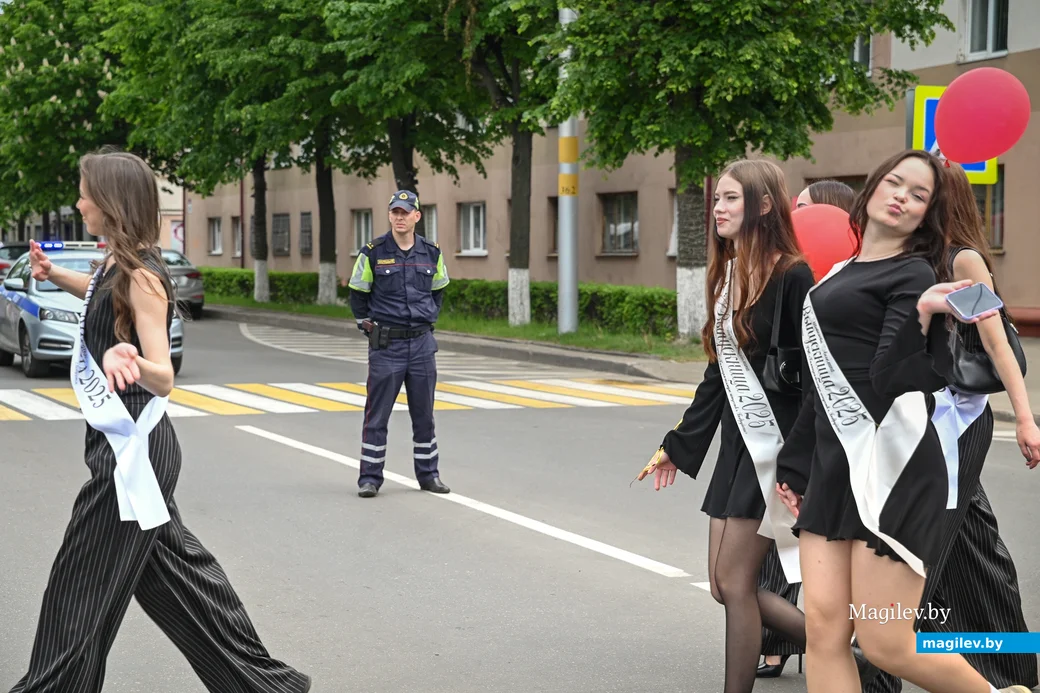 24.05.2025. Площадь Победы – площадь им. В.И.Ленина. Городской праздник «Последний звонок». 