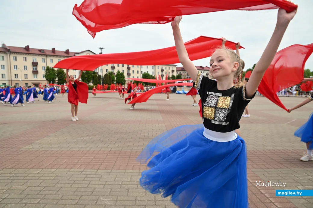 24.05.2025. Площадь Победы – площадь им. В.И.Ленина. Городской праздник «Последний звонок».