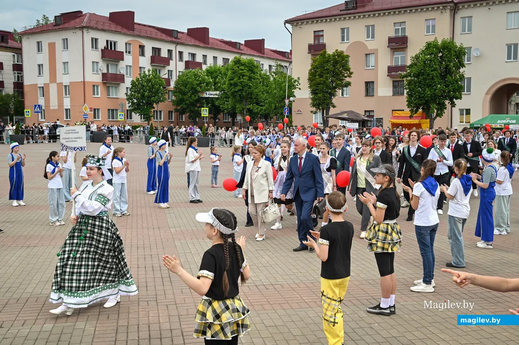 24.05.2025. Площадь Победы – площадь им. В.И.Ленина. Городской праздник «Последний звонок». 