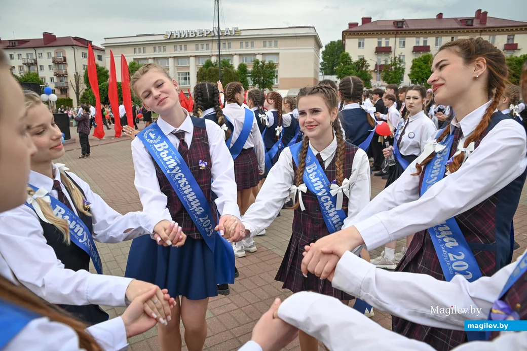 24.05.2025. Площадь Победы – площадь им. В.И.Ленина. Городской праздник «Последний звонок».