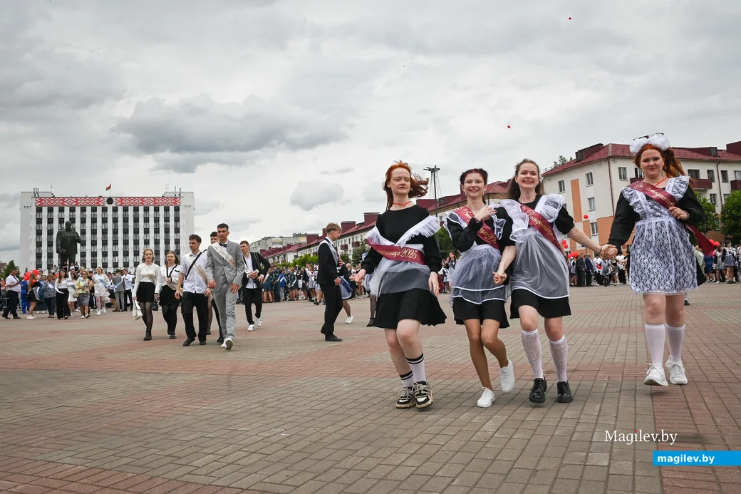 24.05.2025. Площадь Победы – площадь им. В.И.Ленина. Городской праздник «Последний звонок».