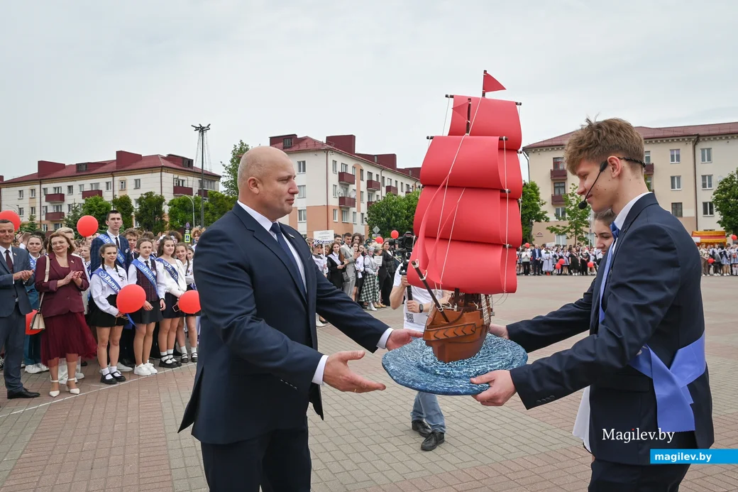 24.05.2025. Площадь Победы – площадь им. В.И.Ленина. Городской праздник «Последний звонок».