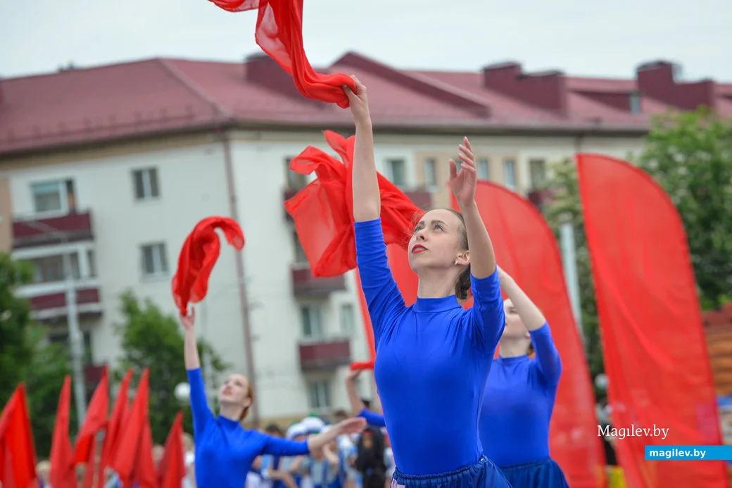 24.05.2025. Площадь Победы – площадь им. В.И.Ленина. Городской праздник «Последний звонок».
