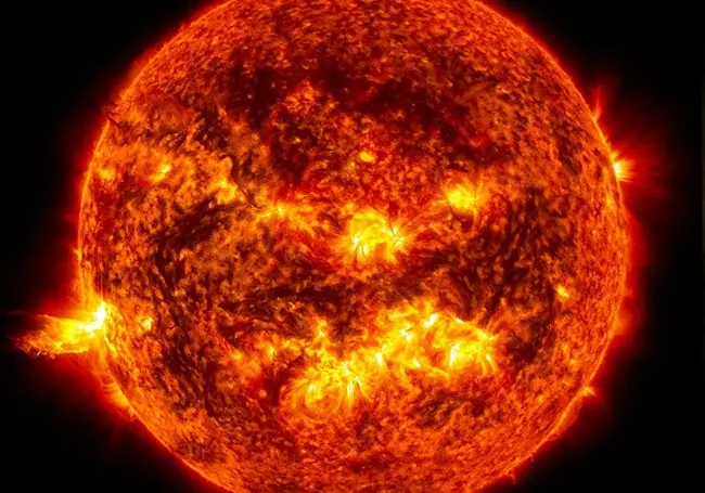 На Солнце произошла 17-минутная вспышка высочайшего класса