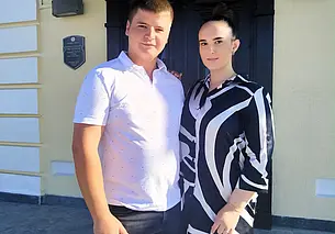 «Пригласила в шутку к себе на урок, а я взял и приехал». Свадебная пара недели