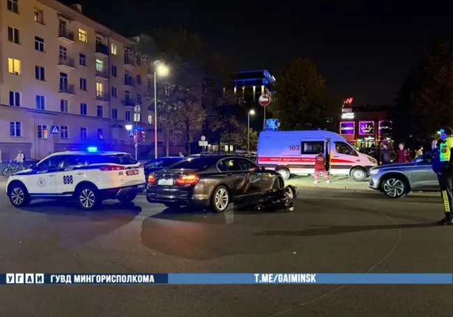 После ДТП в Минске мотоциклиста увезли на «скорой»