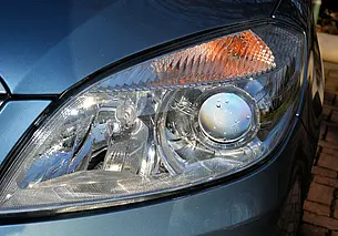 Как вернуть фарам автомобиля блеск: пошаговая инструкция для водителей