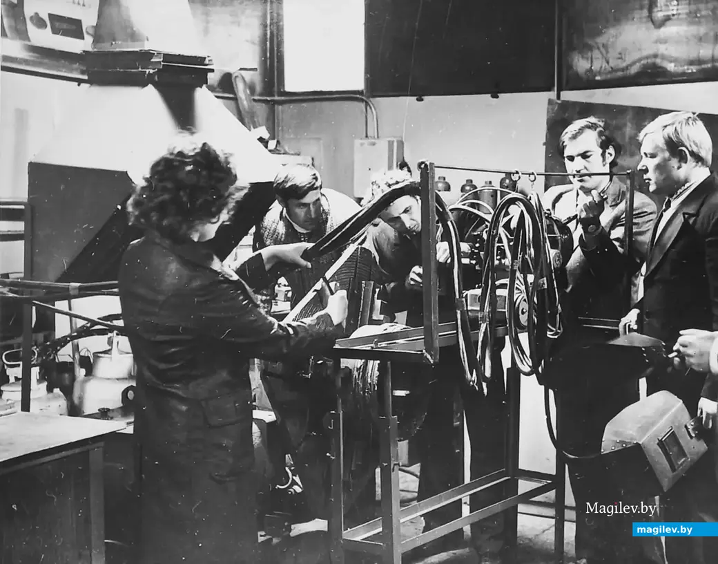 1980 год, Могилев, лифтостроительный завод. В одном из цехов предприятия.