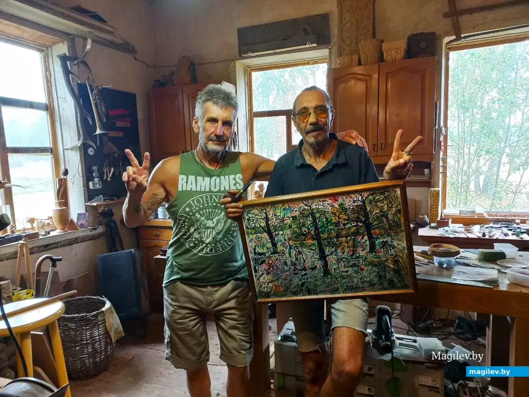 Август 2024 года, Могилевский район, дер. Жуково. В мастерской Игоря Щербина.