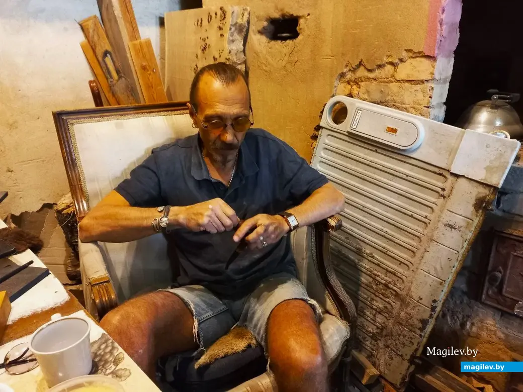 Август 2024 года, Могилевский район, дер. Жуково. В мастерской Игоря Щербина.