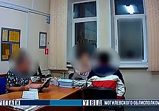 Пьяный могилевчанин катался на машине, которую ему пригнали для ремонта. Видео