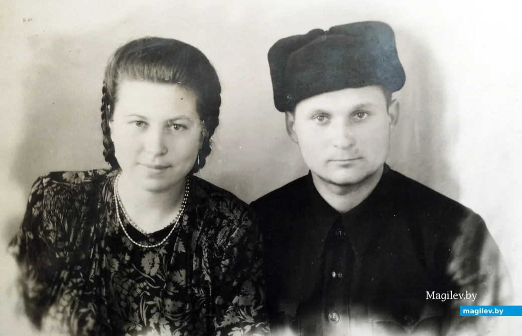 1950-е. Мария Ивановна Кирдун с двоюродным братом.