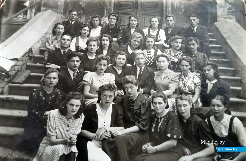 1947 год. Выпускники литфака пединститута им. М. Гррького в Минске.