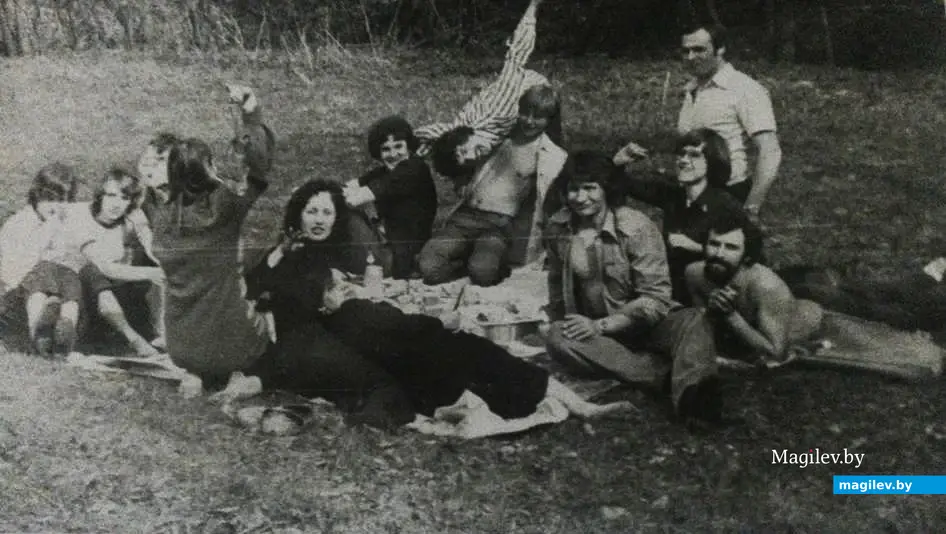 1970-е, Могилев. лужайка неподалеку от Дубровенки.