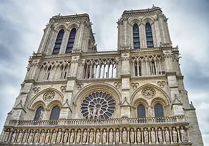 В соборе Нотр-Дам завершили установку всех восьми колоколов: до открытия осталось 64 дня