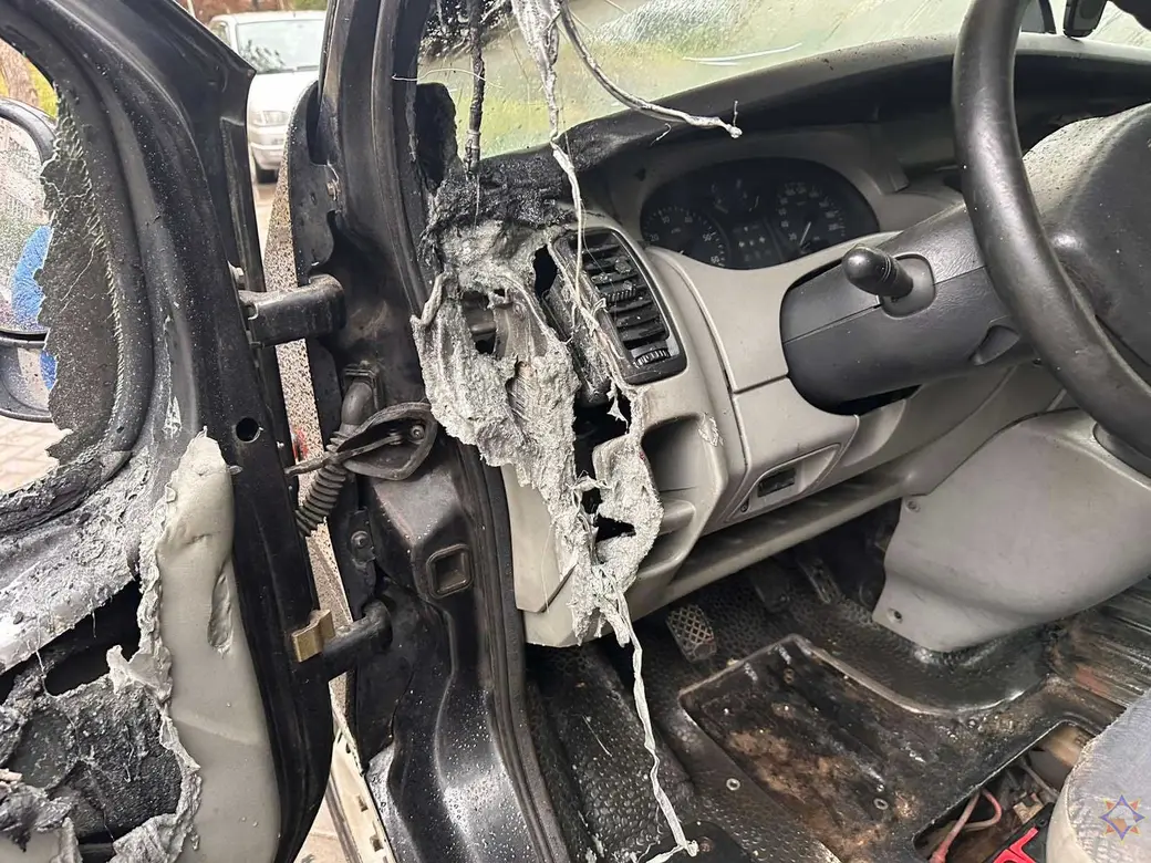 6.10.2024 г. В Могилеве на улице Королева горел автомобиль. Фото: Могилевское областное УМЧС