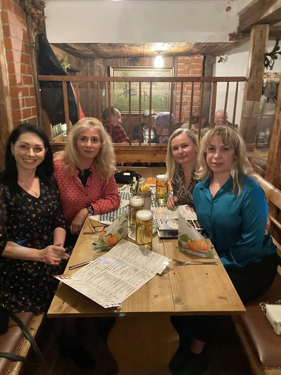 Сентябрь 2024 года. Германия. Саксония. Какой семейный праздник в Германии без пива?