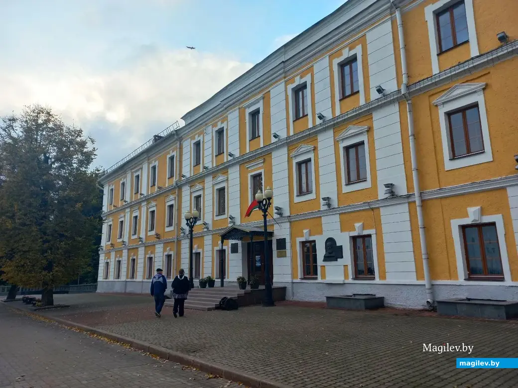 10.10.2024, Могилев, областной краеведческий музей им. Е.Р. Романова. Открытие выставки Николая Желудовича «Город его памяти».