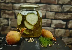 Чем обработать стены в погребе от плесени: не только известкой