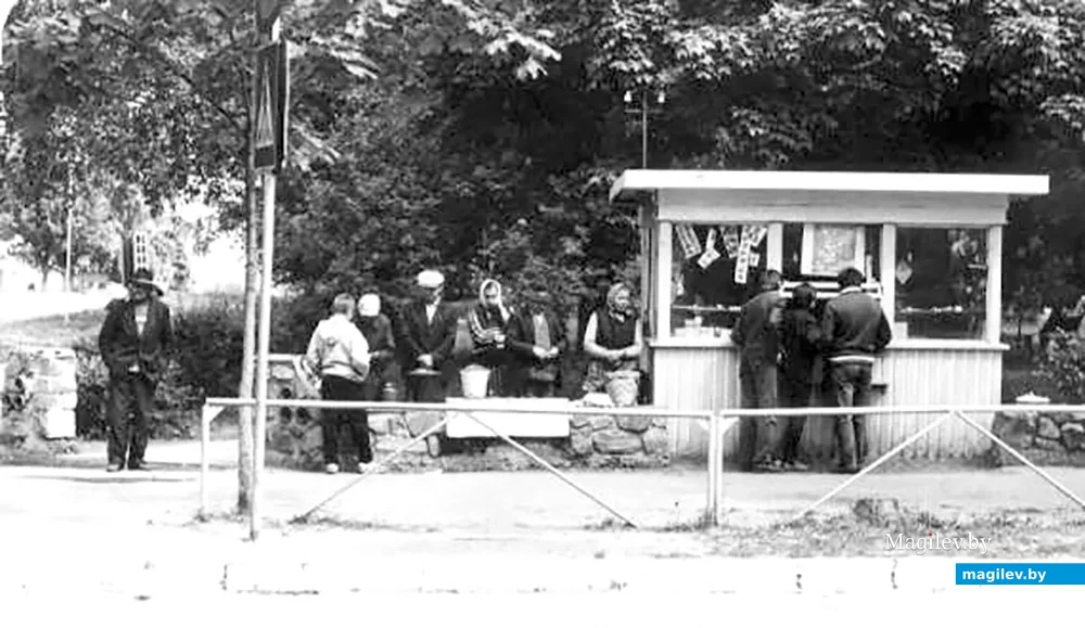 1980-е. В Глуске место, между Центральным парком и "дежурным" магазином когда-то называлось
