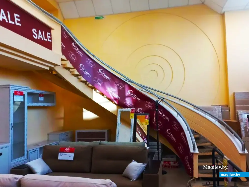 Октябрь, 2024г., Могилев. Когда-то слева от лестницы располагались музыканты.