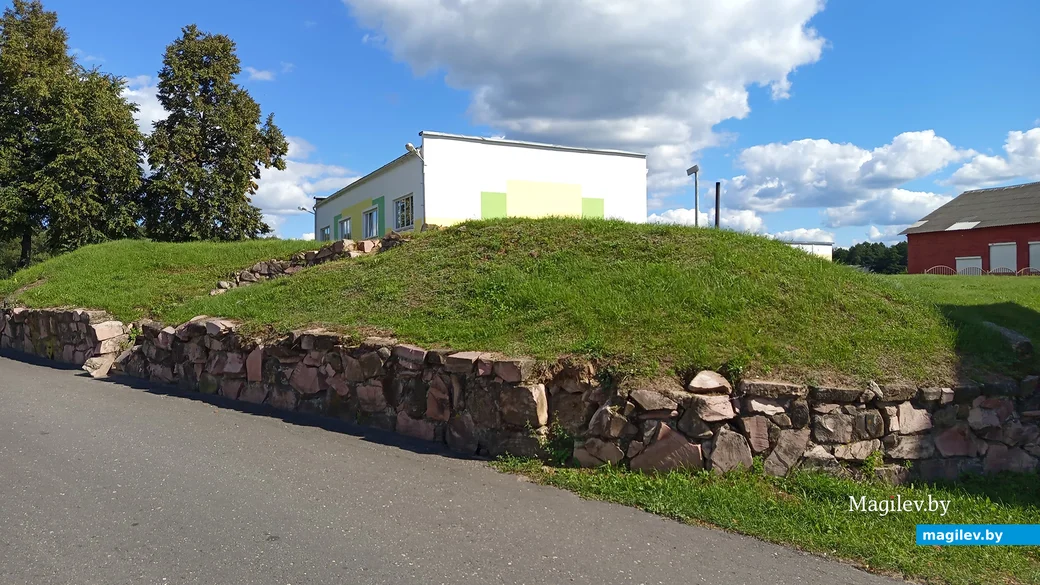 Август 2024 года. Глуск. Территория Глусского замчища.