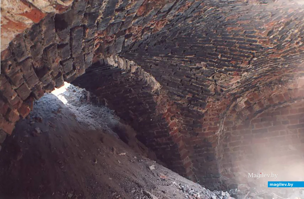 1990-е. Глуск. В Глусском замке раскопали и подвальные помещения, так называемые подземные ходы.