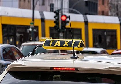 Компания такси из Могилева скрывала выручку: ее обязали выплатить в бюджет более 80 тыс