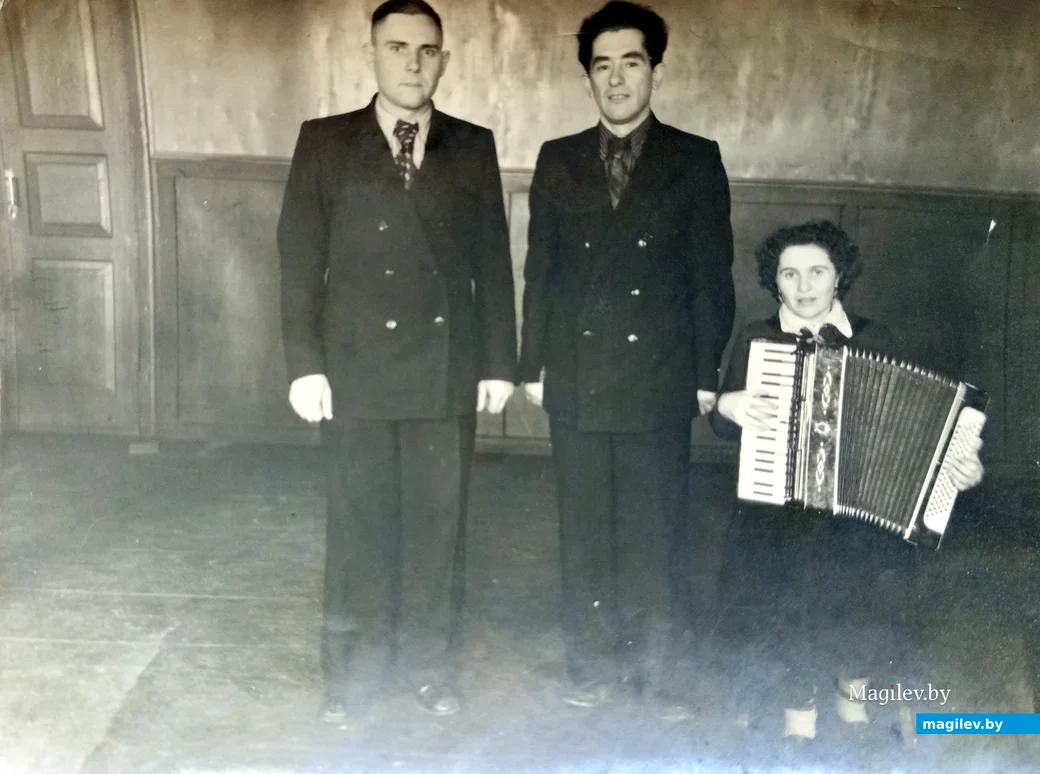 1960-е. Директор районного ДК Протасеня (слева), художественный руководитель Дома культуры