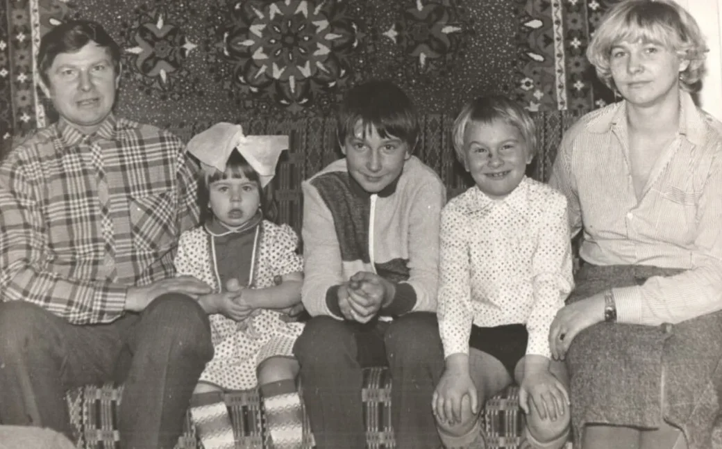 Леонид Михайлович и Людмила Савельевна Сингаевские с детьми. 1985 год.
