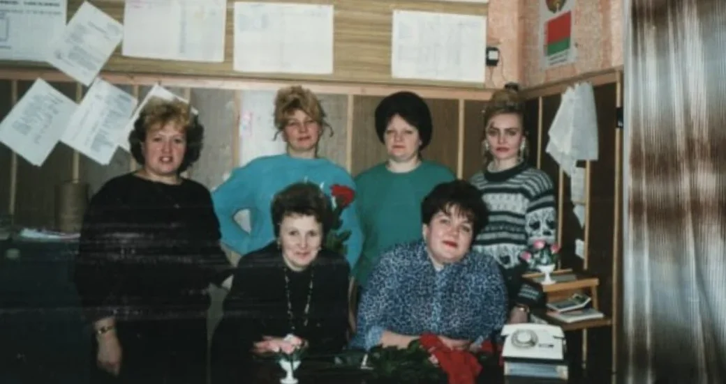 Конец 1970-х. Бобруйск. Коллектив магазина "Мода". Людмила Савельевна вторая слева в верхнем