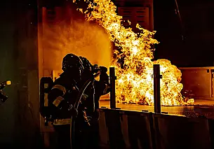 В Гомеле сгорела хозпостройка с самовольно проникшим в нее мужчиной. Он погиб