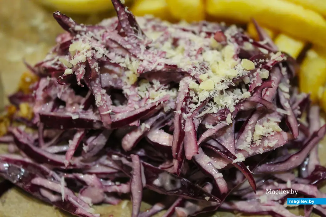 Октябрь. Могилев. 2024 год. Гастробар «Цоколь». Сет фестиваля «Октябрьфэст».